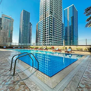 Higuests - Superb Lake Views From This 2br Apt In Jlt شقة